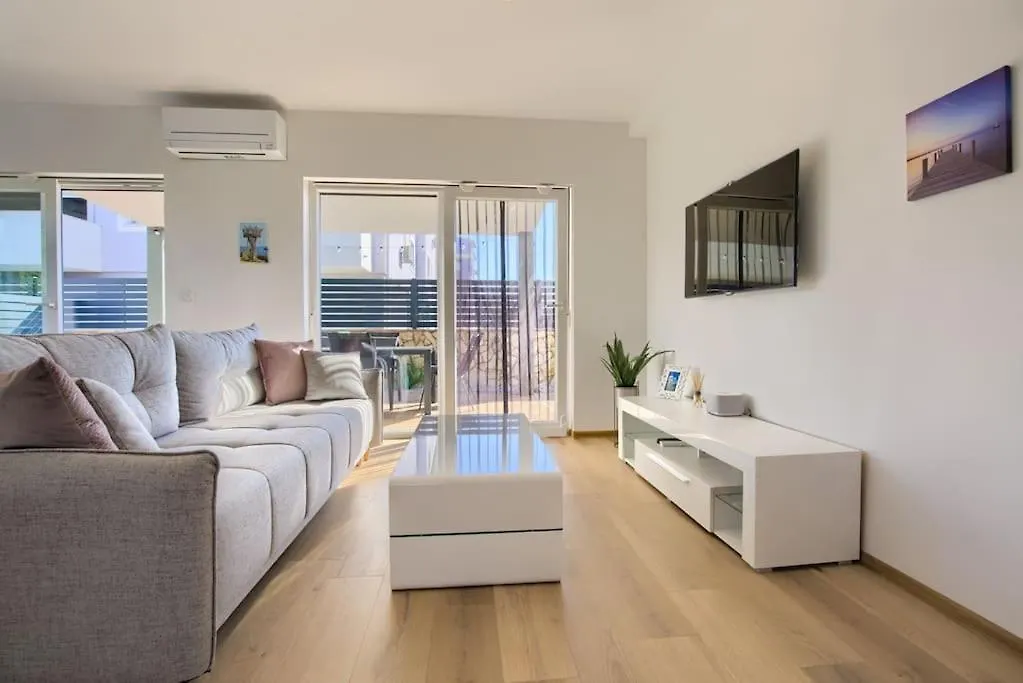 Apartment Sunrise Fuer 6 Personen In Pula-Stinjan 0*, Pula