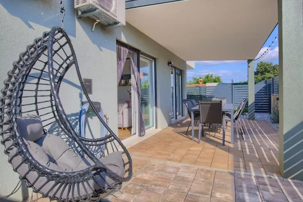 Apartment Sunrise Fuer 6 Personen In Pula-Stinjan  Pula