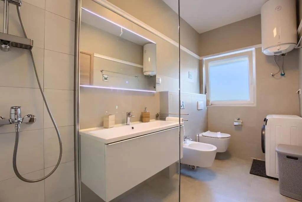 Apartment Sunrise Fuer 6 Personen In Pula-Stinjan  Pula