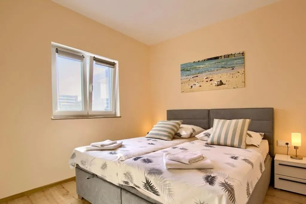 Apartment Sunrise Fuer 6 Personen In Pula-Stinjan Croatia