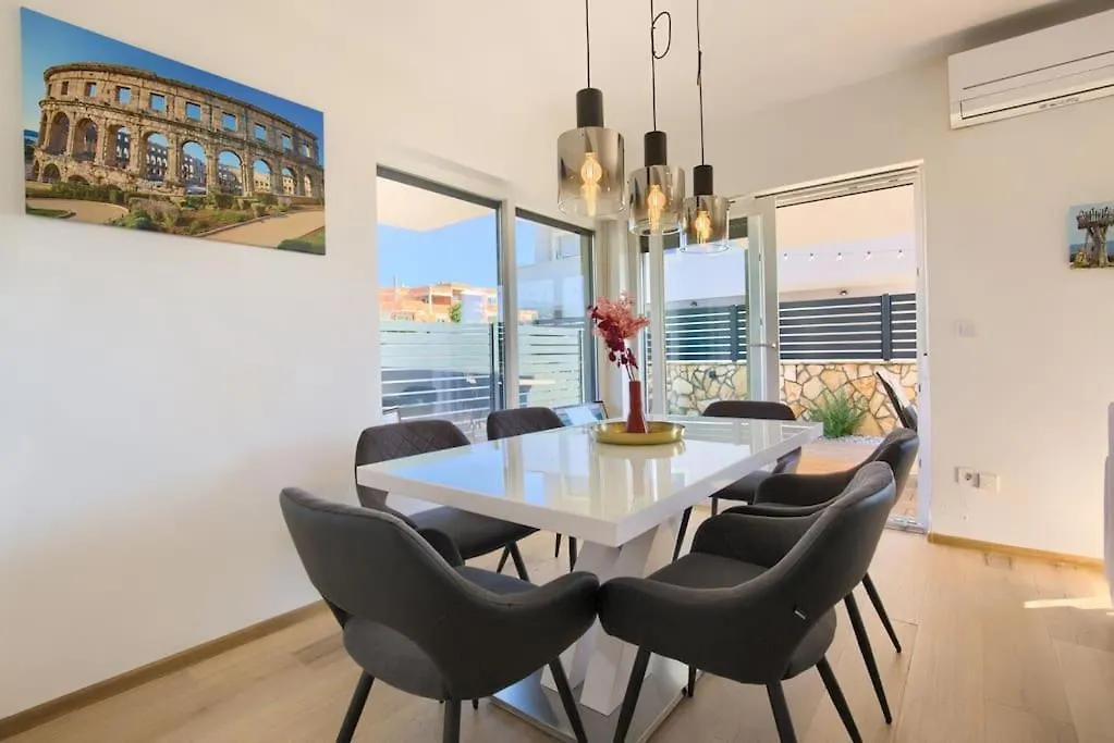 Apartment Sunrise Fuer 6 Personen In Pula-Stinjan 0*, Pula Croatia