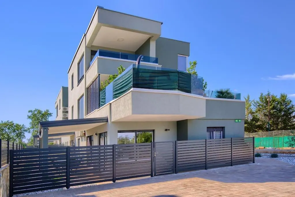 Apartment Sunrise Fuer 6 Personen In Pula-Stinjan
