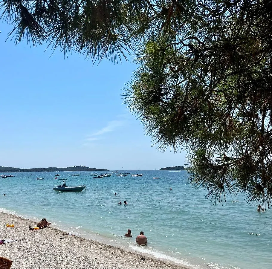 Apartment Sunrise Fuer 6 Personen In Pula-Stinjan Croatia