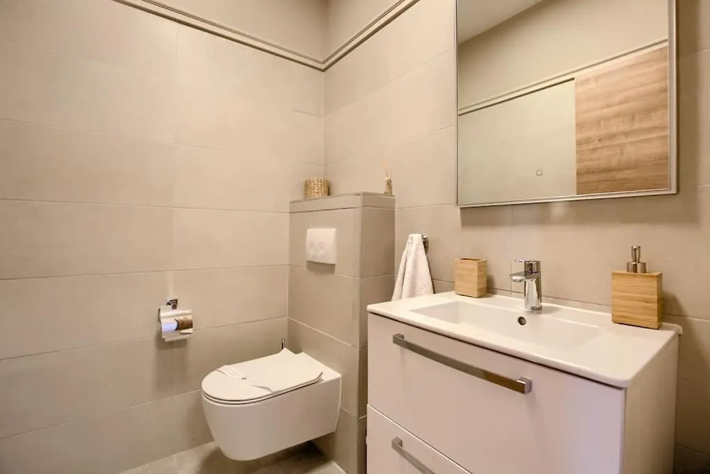 Apartment Sunrise Fuer 6 Personen In Pula-Stinjan Pula